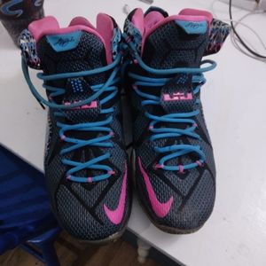 Labron James size 10 like new
